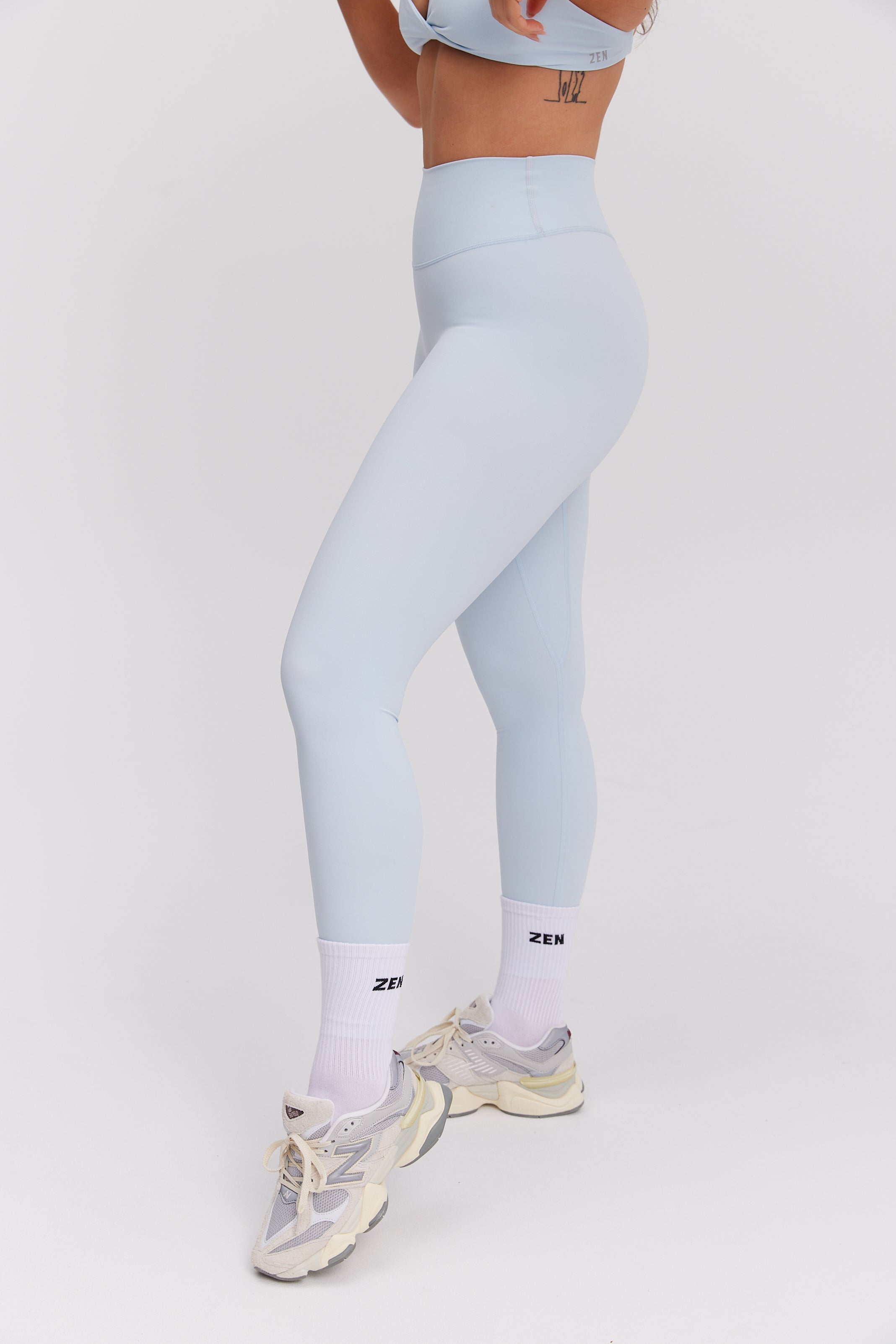 Balance Scrunch Leggings ice blue side legginsy sportowe