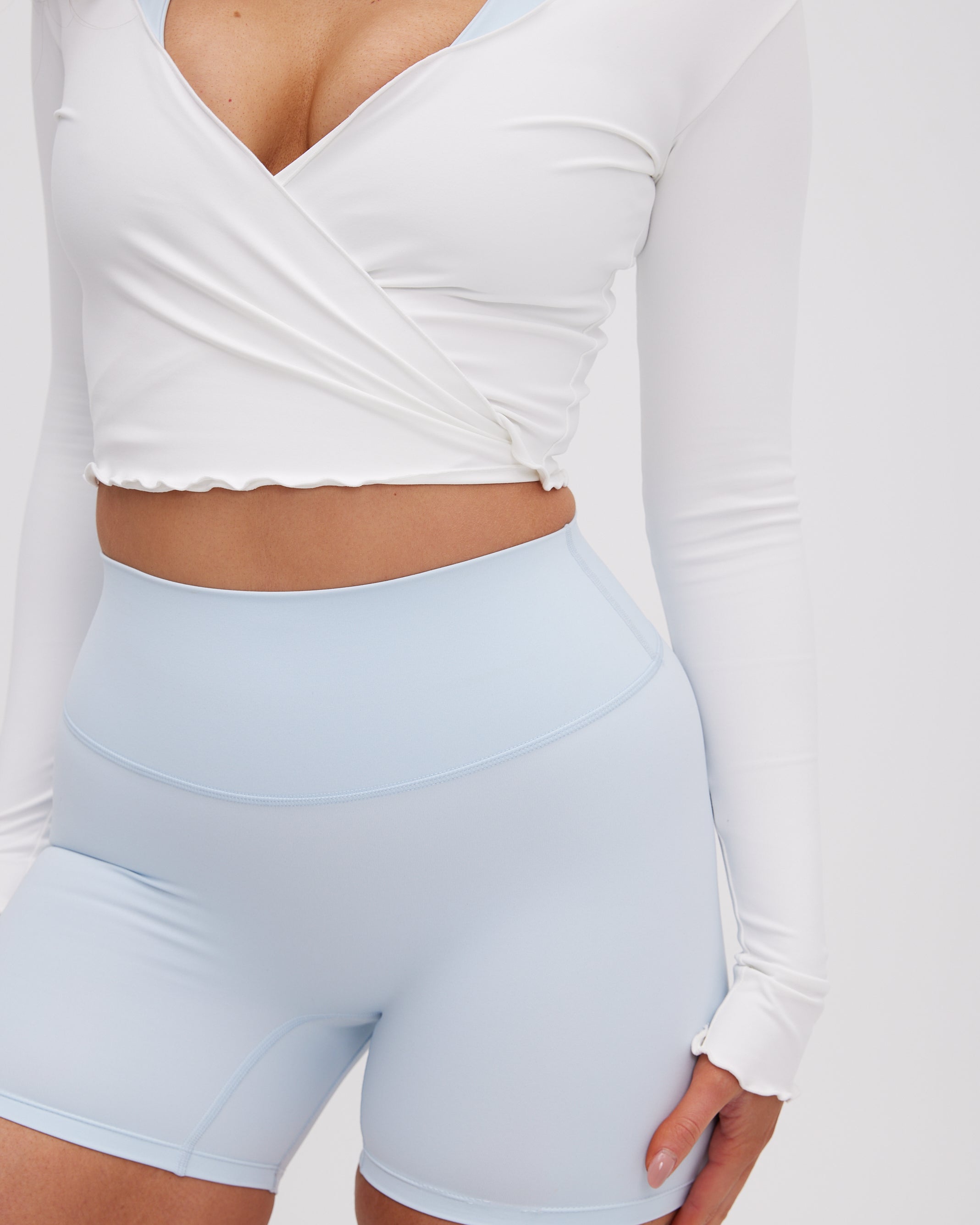 Balance Scrunch Shorts ice blue close up krótkie spodenki sportowe