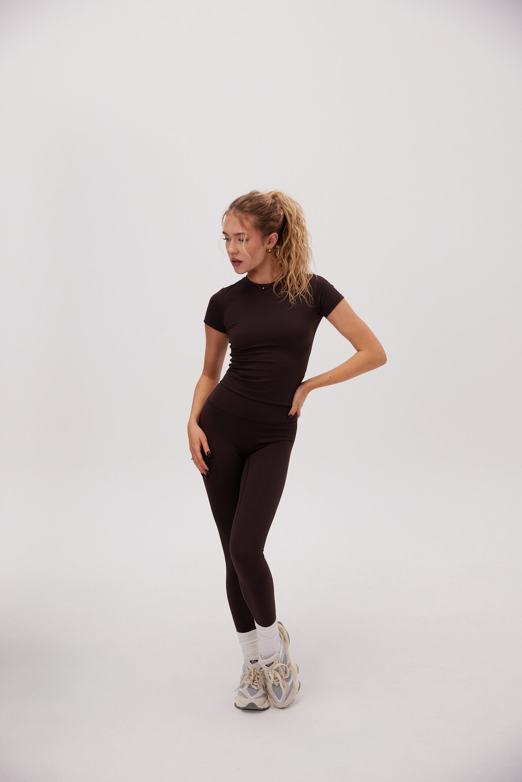Balance Short Sleeve Truffle Scrunch Leggings